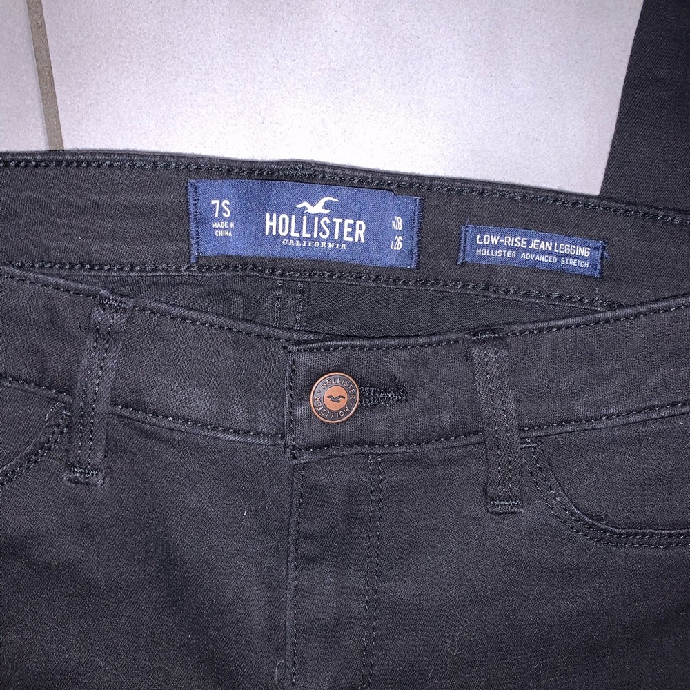 ✨ NWT Hollister Distressed Jeans ✨